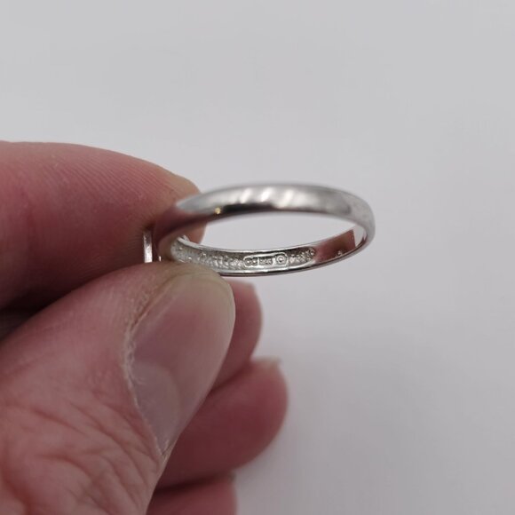 Size 8 Sterling Silver Small Rectangle Cubic Zirconia Ring A2438 - Picture 6 of 9